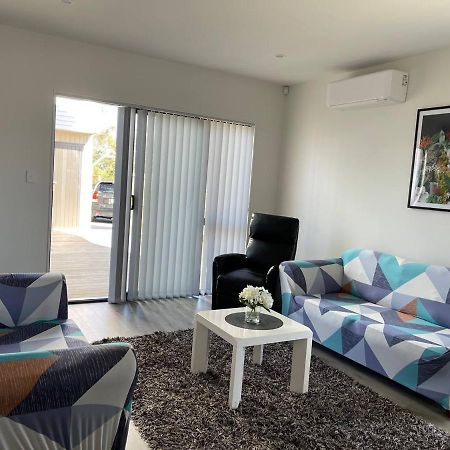 4 Bedroom Home Fully Furnished In Papakura, Auckland Extérieur photo