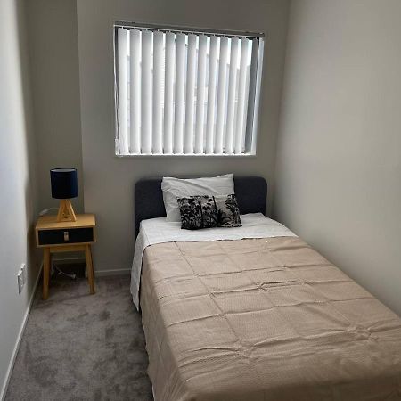 4 Bedroom Home Fully Furnished In Papakura, Auckland Extérieur photo