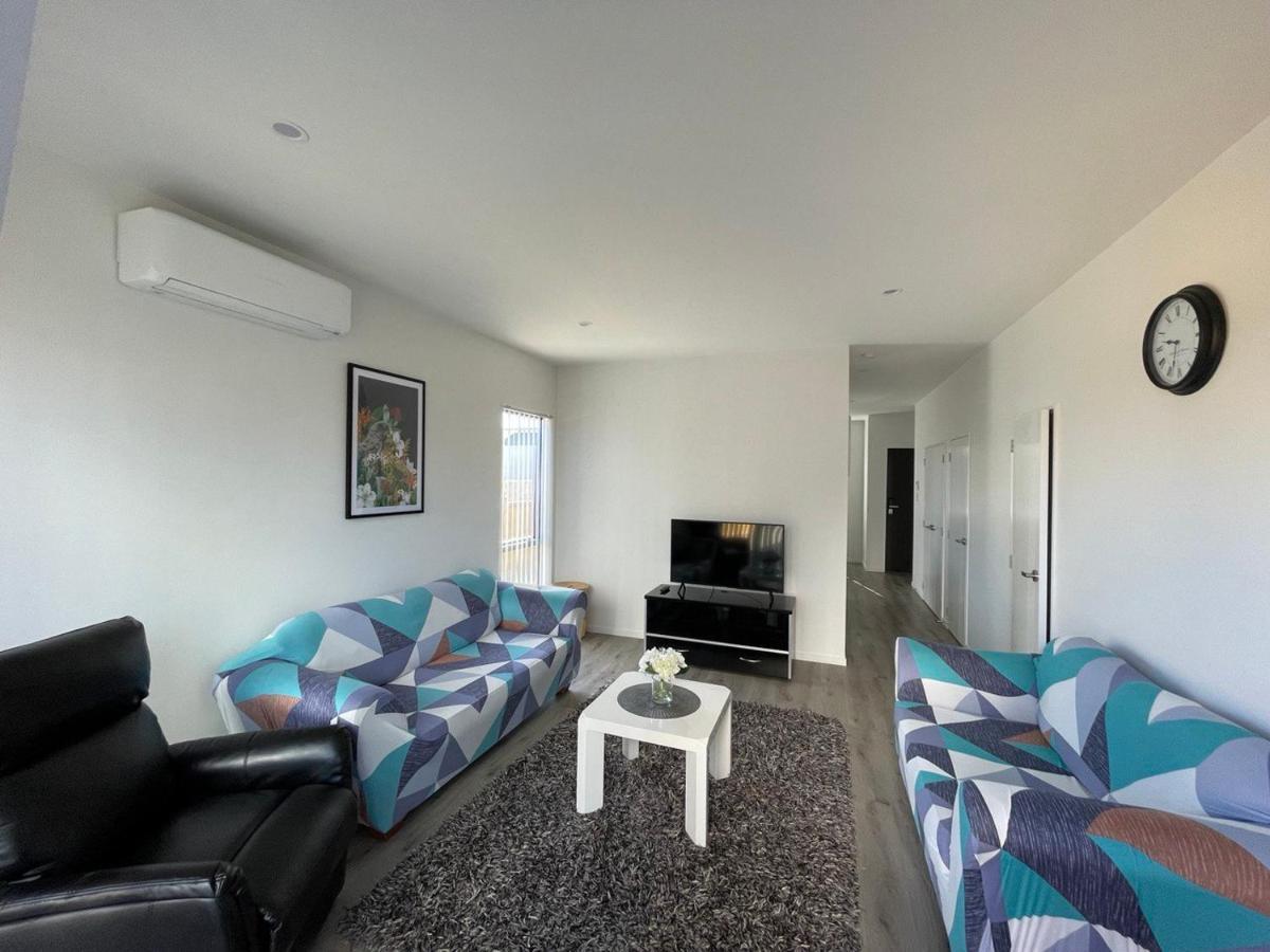 4 Bedroom Home Fully Furnished In Papakura, Auckland Extérieur photo