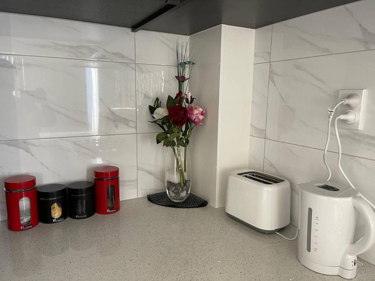 4 Bedroom Home Fully Furnished In Papakura, Auckland Extérieur photo