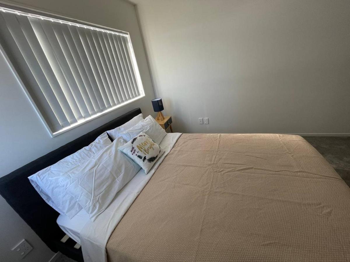 4 Bedroom Home Fully Furnished In Papakura, Auckland Extérieur photo